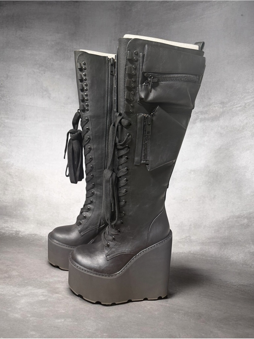 Obsidian pocket platform boots